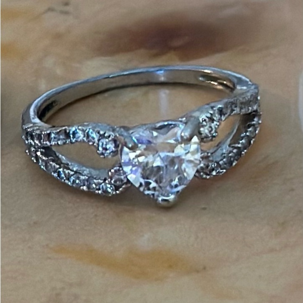 Elegant Silver Heart Ring